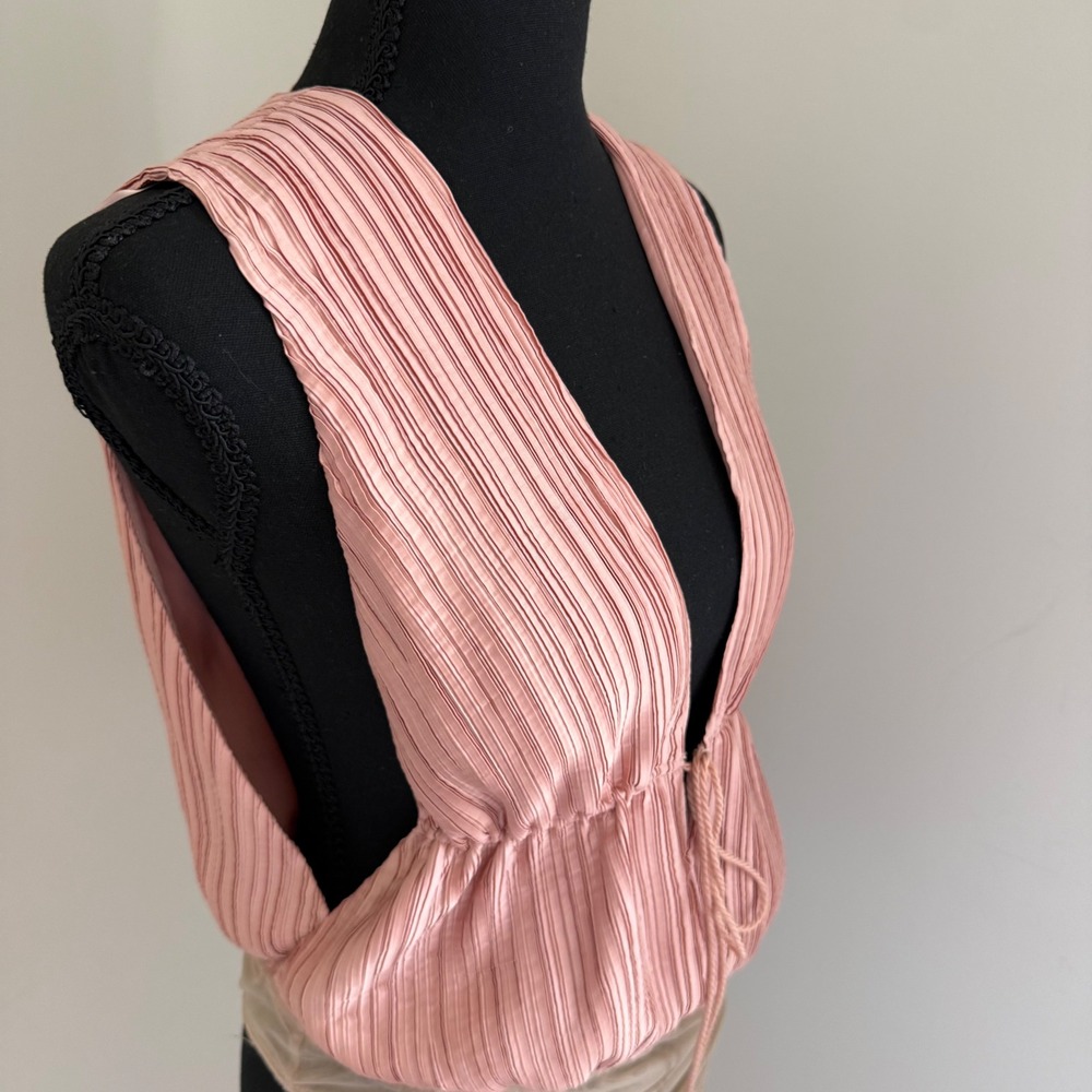 TJD The Jetset Diaries Blush Pink Plissé Deep V Open Back Bodysuit Sz Med